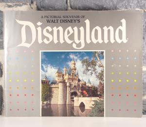A Pictorial Souvenir of Walt Disney's Disneyland (01)